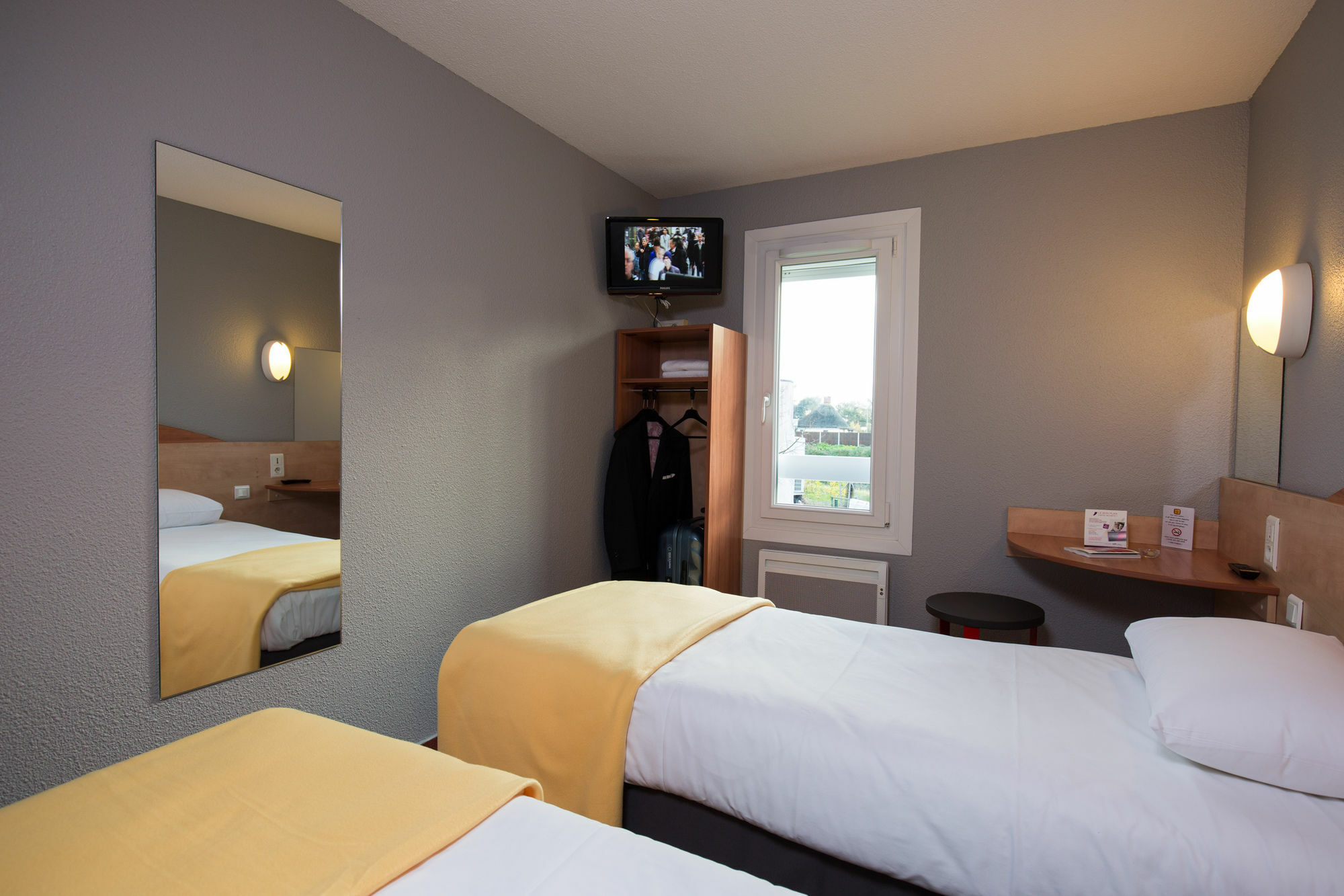 Kyriad Direct Orleans - La Chapelle St Mesmin Экстерьер фото